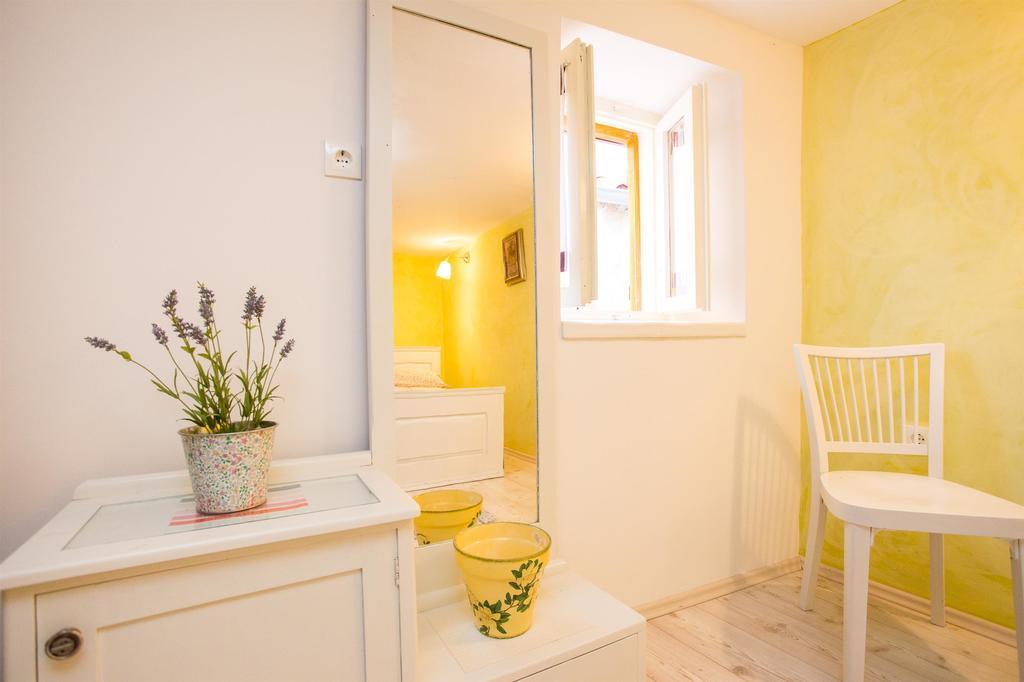 Holiday Home Smokovec Vrbnik Exteriér fotografie